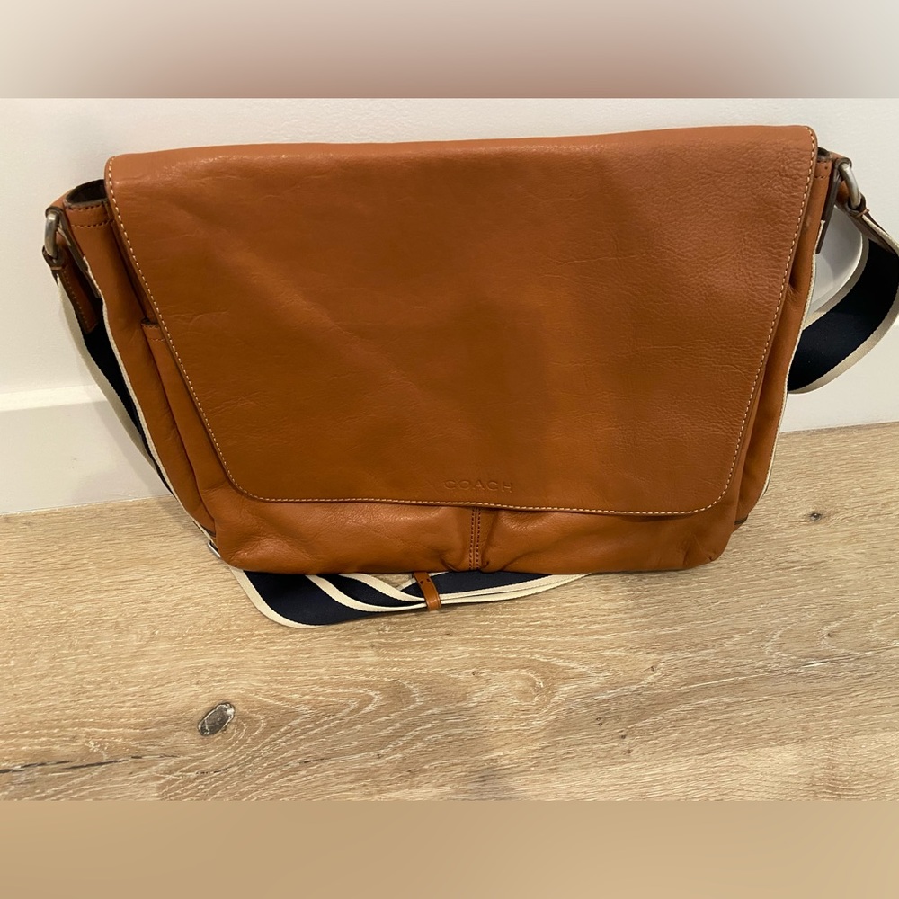 Classic Coach Messenger Bag